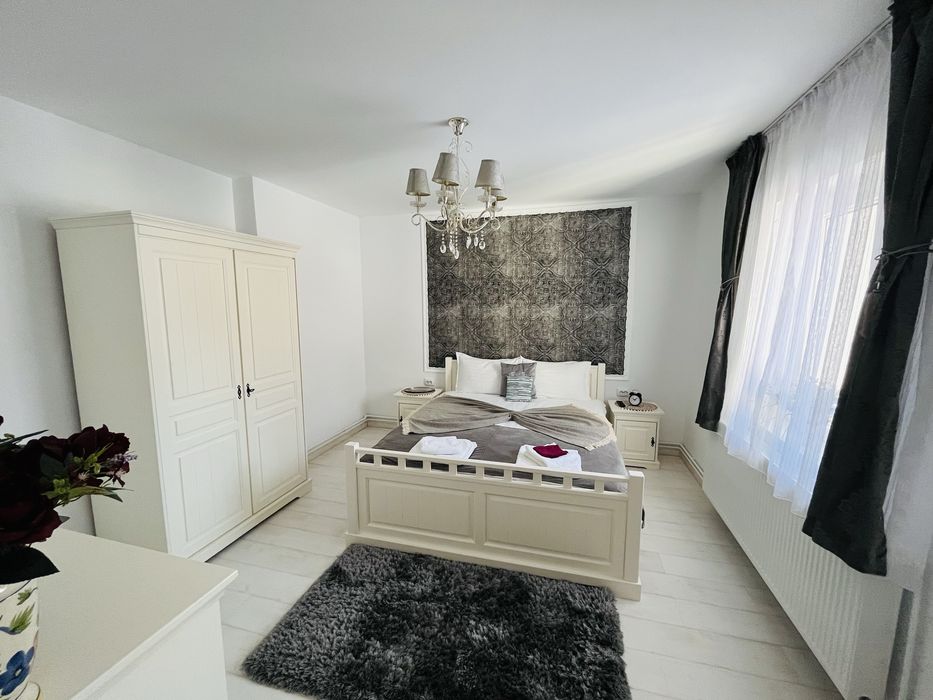 CAzare Predeal centru capacitate 12-13 persoane