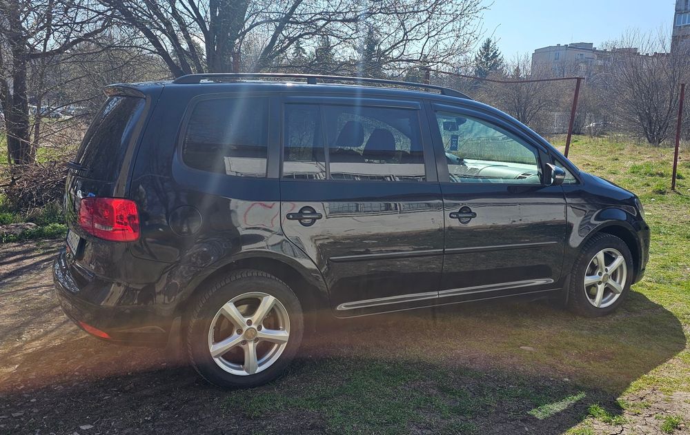 VW Touran 1.4 TSI – 5 места / Паркинг асистент / Подгрев / Мултимедия