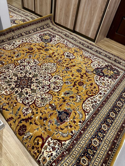 Продам фирменные красмвые ковры, шерсть, БУ