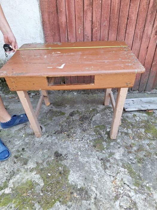 Ретро маса гитинакс и стари дървени маси