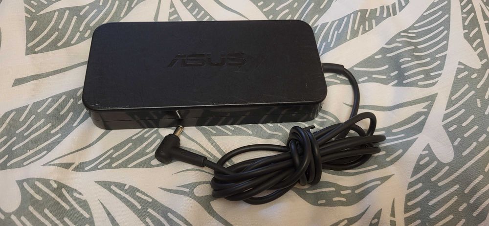 ASUS incarcator 19V-6.32A model cu pin central  PA-1121-28