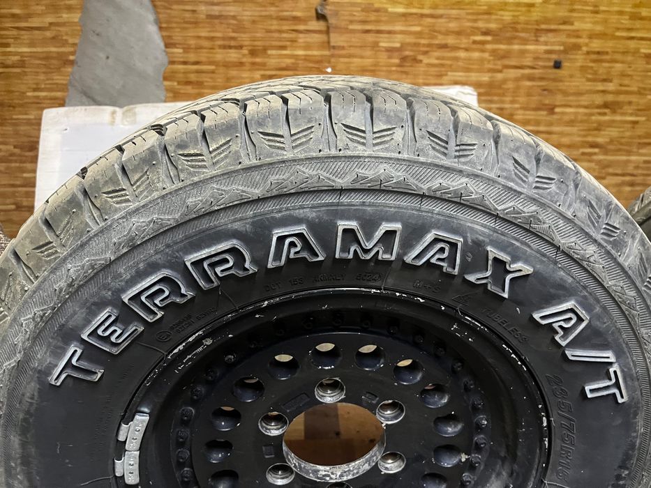 Продам диски с резиной на делику