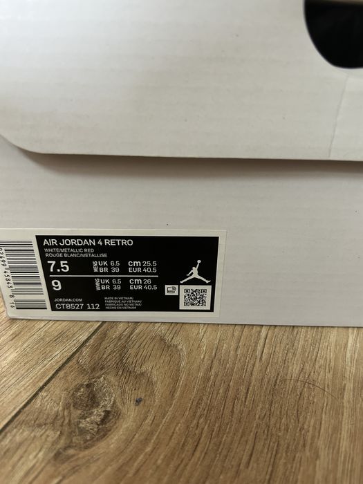 Jordan 4 matallic red 40.5