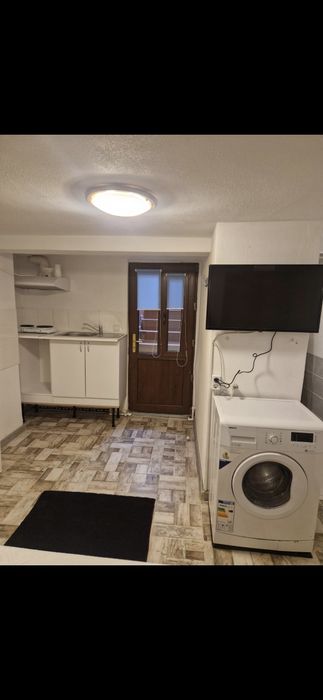 Inchiriez Garsoniera la casă- Demisol- pozitie centrală