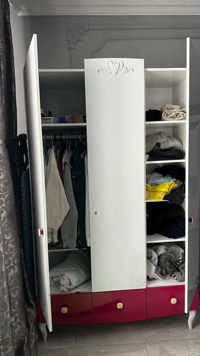 Продам Письменный стол,Шкаф.