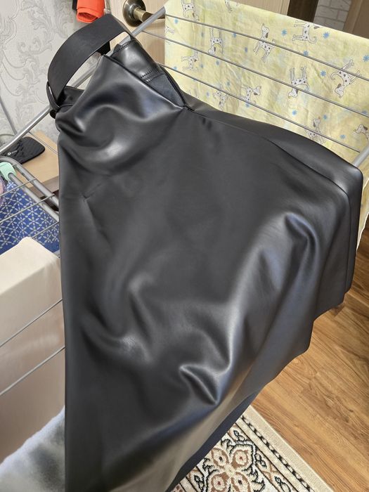Юбка кожаная с карманами