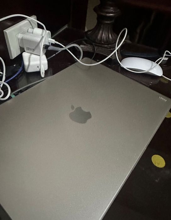 Продам MacBook  в идеальном состоянии