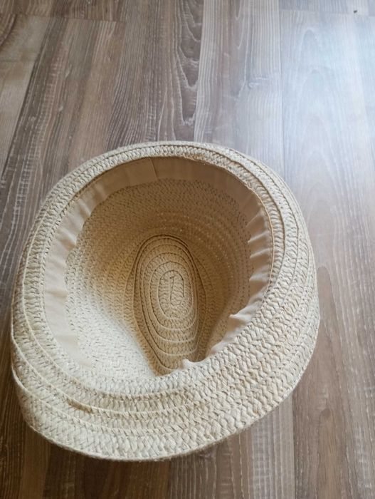 Детска плетена шапка