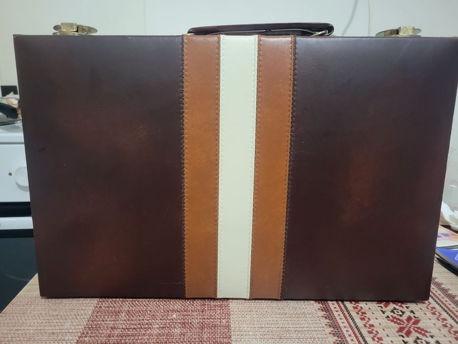 Лукзона табла тип куфар