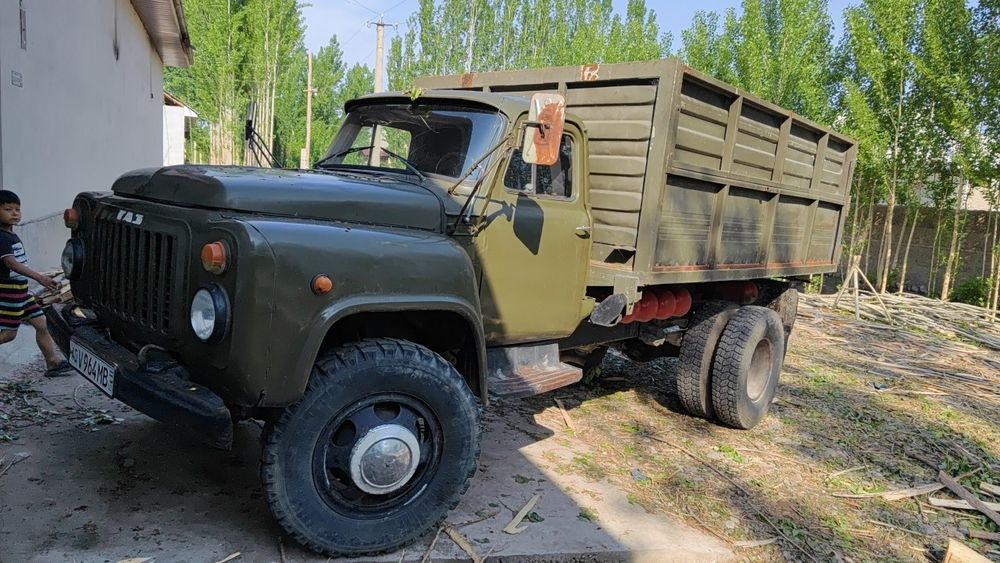 Gaz 53 mashina sotiladi