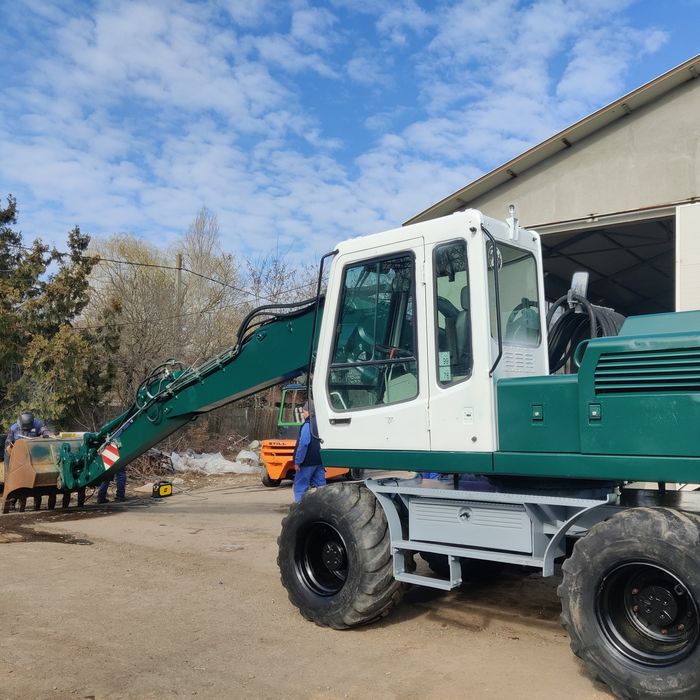 Inchiriez  excavator pe senile și  pneuri