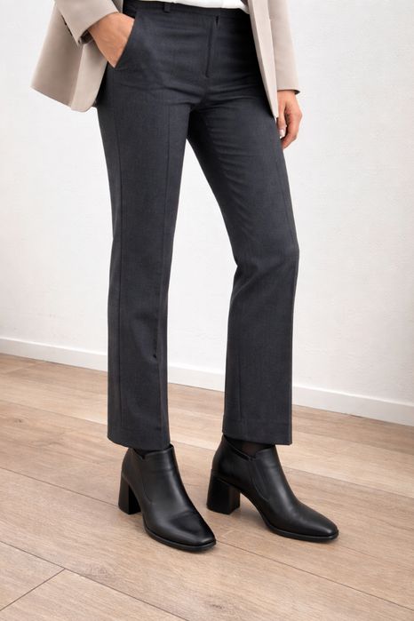 Елегантни черни боти до глезена