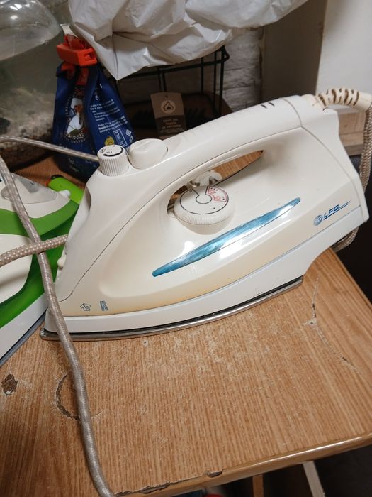 Fier de calcat cu aburi