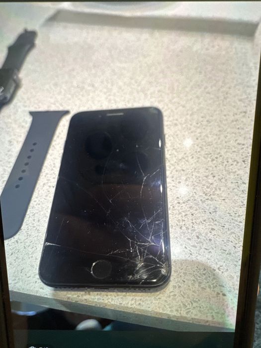 IPhone 7 с нова батерия и iwatch series 2