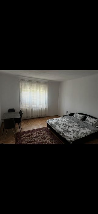 Inchiriez apartament la casa