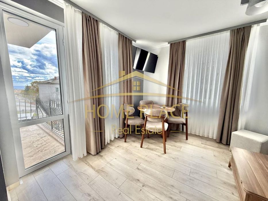 Тристаен етаж от къща в кв.Виница