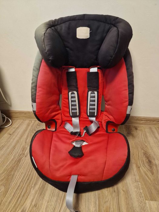 Подарявам стол за кола britax