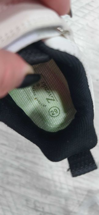 Продам кроссовки