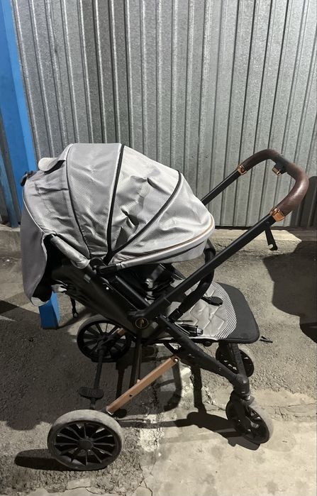 Срочно продается коляска удобная