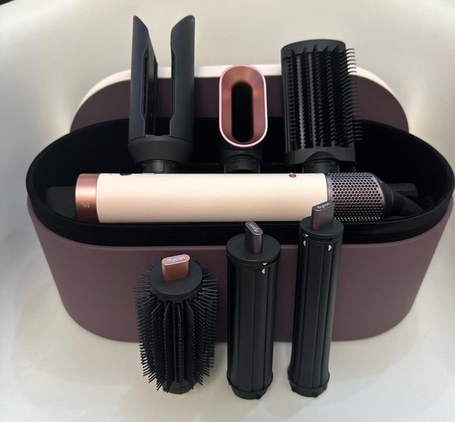 Dyson co-anda 2x.   2 yil garantiya bor