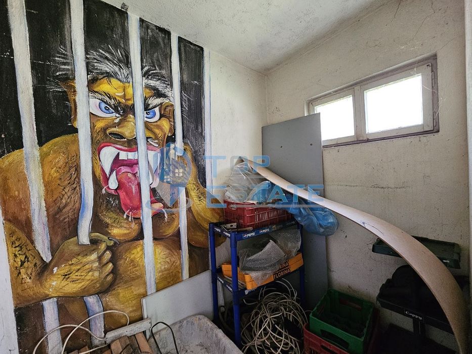 Едноетажна тухлена къща в близост до центъра на гр. Дряново