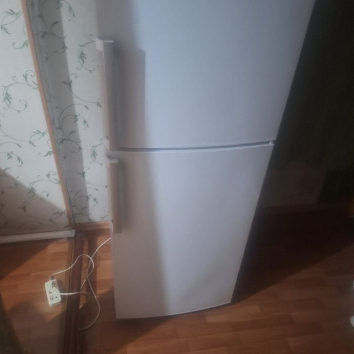 Холодильник атлант 2м