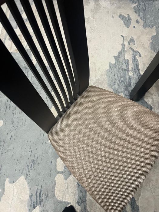 Стол обеденный и стулья