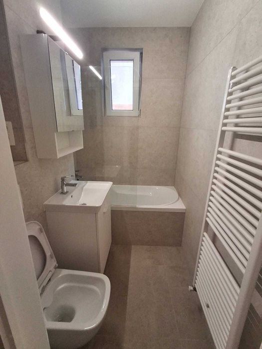 Inchiriez 2 camere central zona hotel Balada