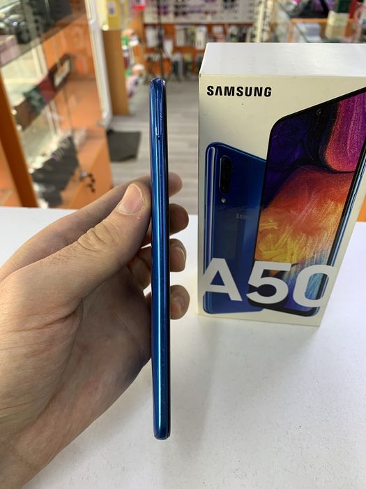 Samsung A50 128гб с коробкой