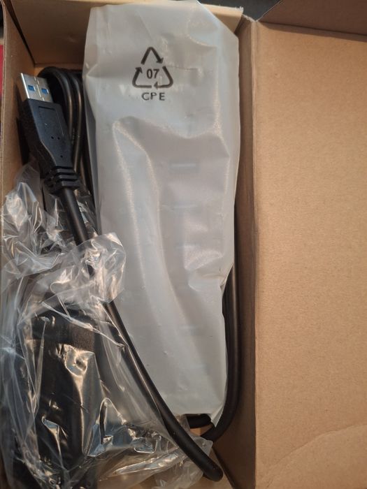 hub USB 3.0 de la VEMONT are 7 porturi, comutatoare individuale