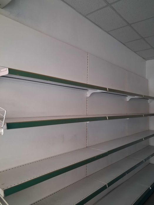 Продавам магазино оборудване