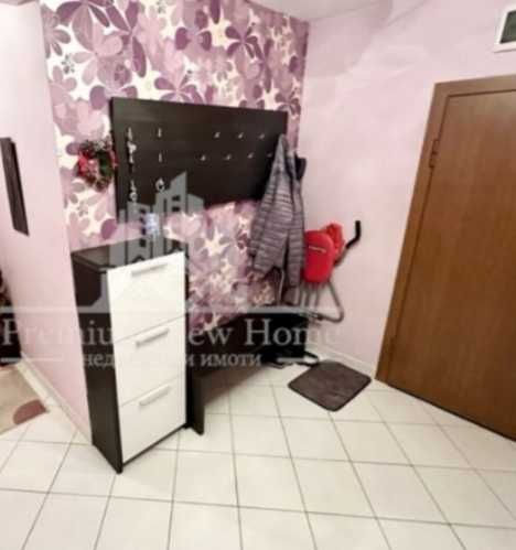 Пейка със закачалка за стена