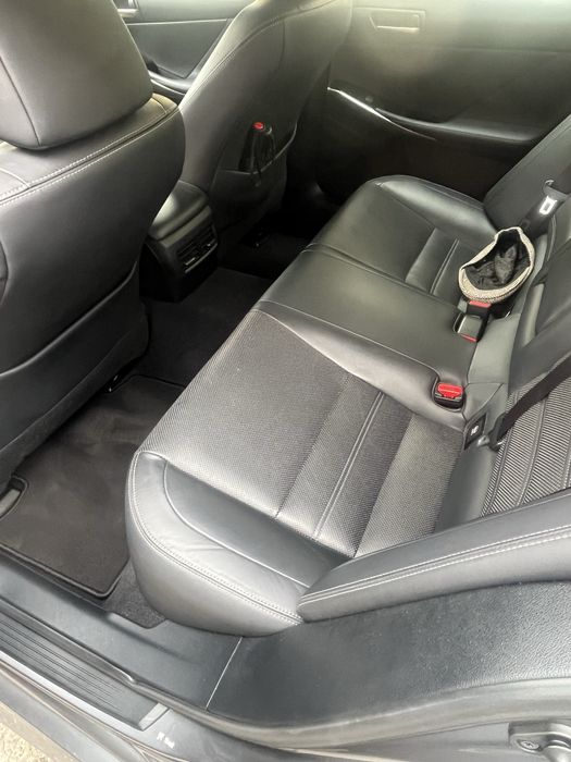 Lexus IS 300h -42000 km