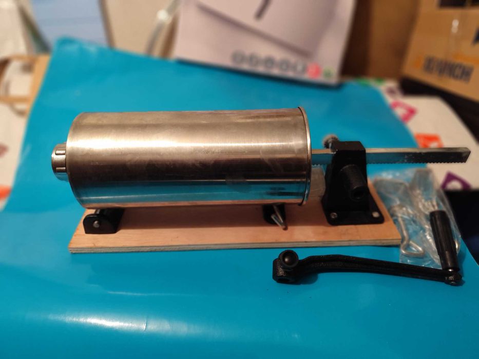 Машина за пълнене на суджуци и наденици