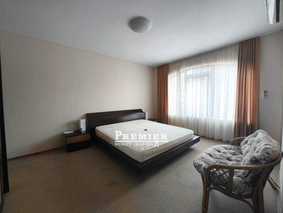 Продава се напълно обзаведен апартамент с две спални в комплекс Menada Villa Bonita