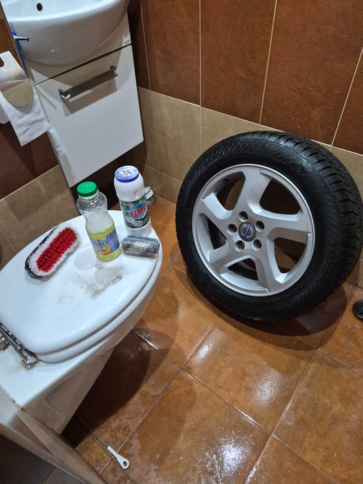 Джанти 16-цола Волво.