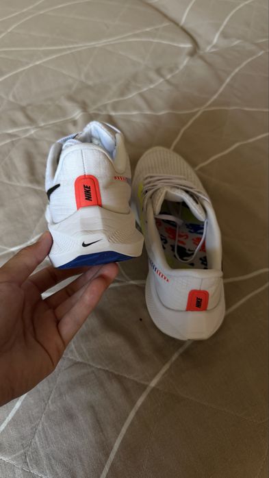 Продам кроссовки Nike