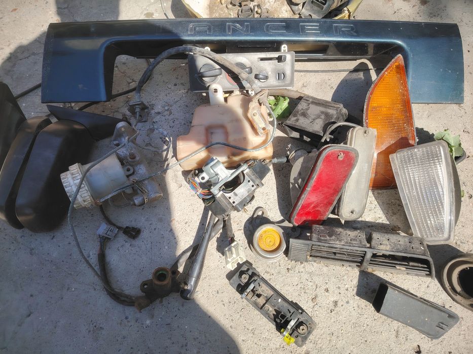 Продам б/у з/ч на Лансер