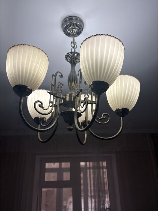 Люстры в рабочем состоянии