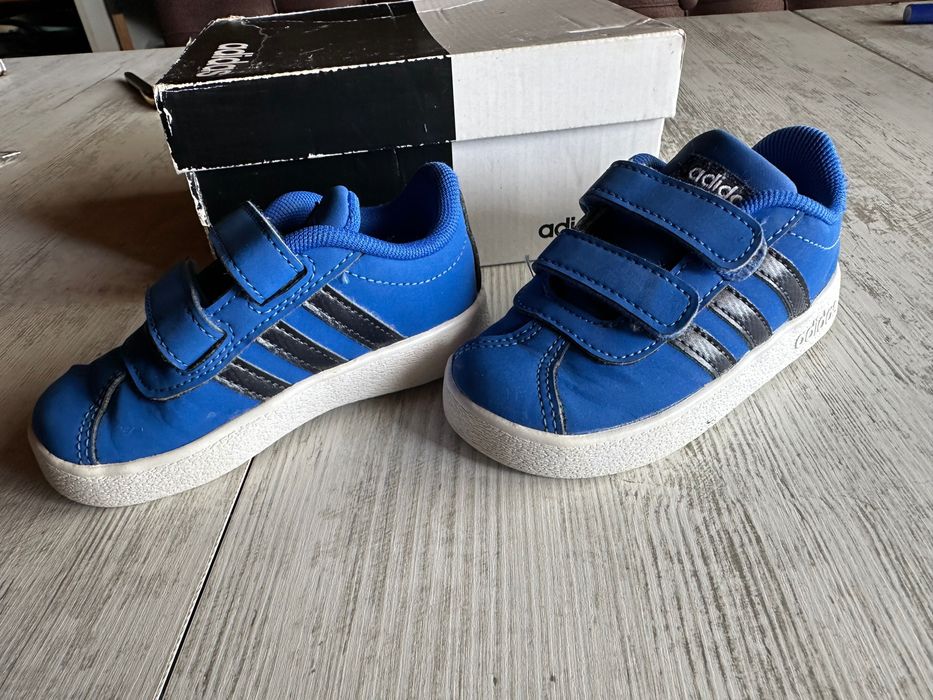 Маратонки Адидас 22 номер