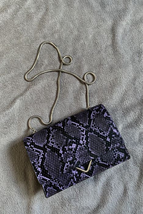 Сумка маленькая фиолетовая.