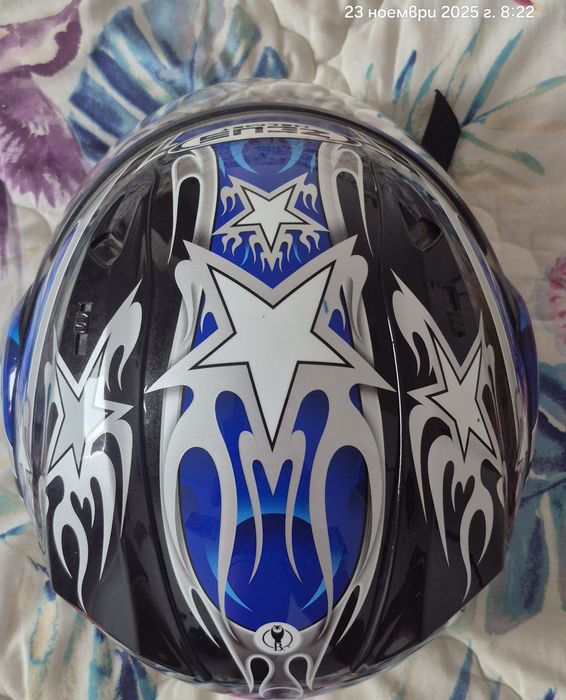 Продавам каска, много запазена!