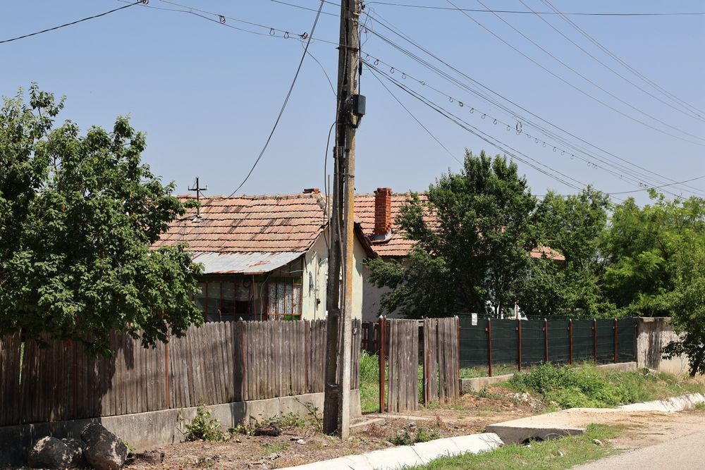 Teren intravilan 5439 mp + livada + casa | fantana + curent | Strejesti de Sus, Olt
