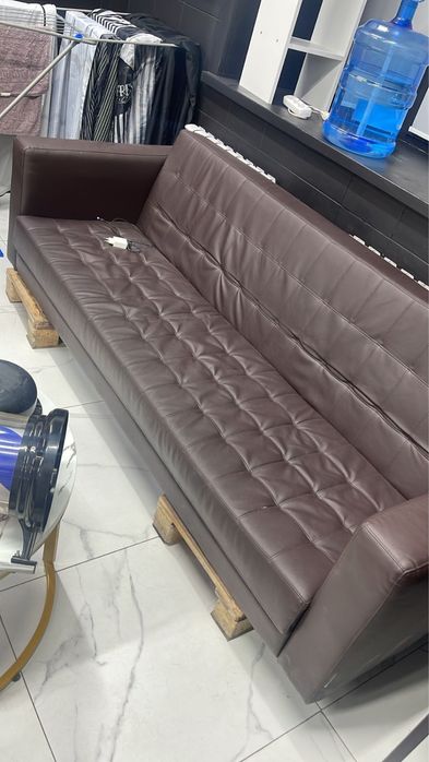 Продается диван в хорошем состоянии