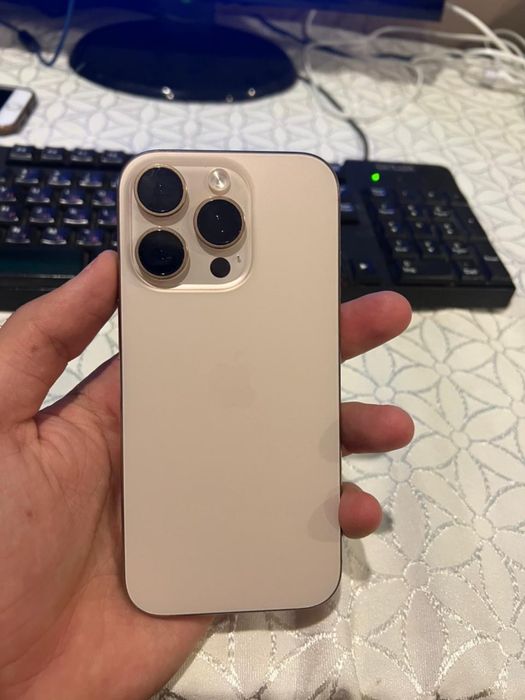 Продам iPhone 16 pro с гарантией