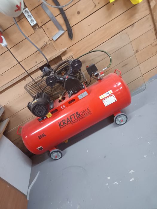 Compresor aer  200litri 380 alimentare curent
