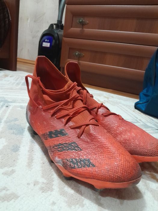 Продам адидас предаторы ориг