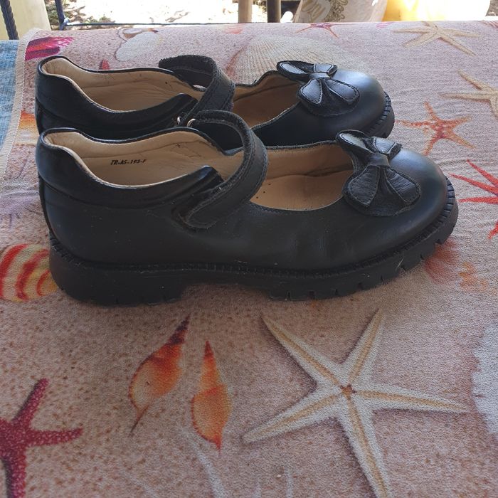 Продам детскую подростковую обувь