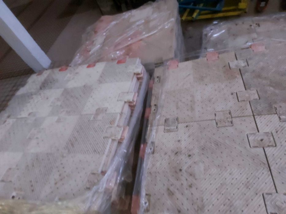 Pardoseala modulara pentru gazon, podea provizorie gazon Medias • OLX.ro