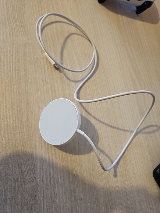 Безжично зарядно за телефон